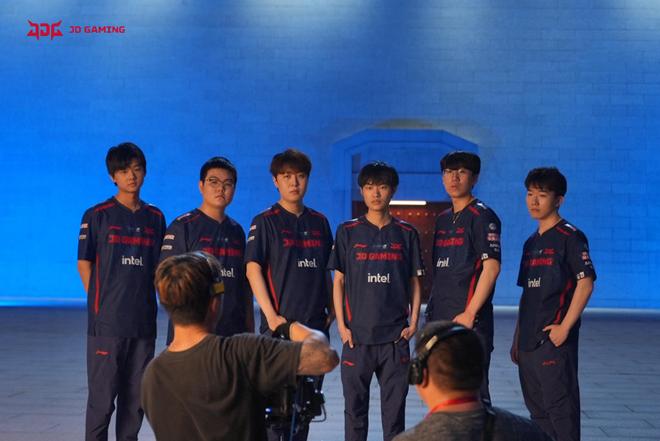 和悬念十足 和悬念十足